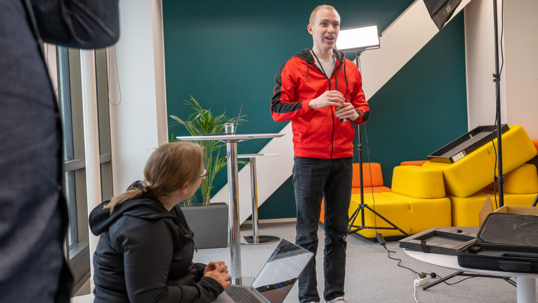 Accountor Software hankkii videot yritykselle jatkuvana palveluna, joustalla kuukausisopimuksella.